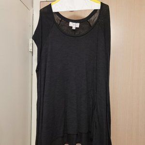 GENTLY USED HARPER ZOE PLUS, SHORT SLEEVE PULL OVER, 2XL!!!